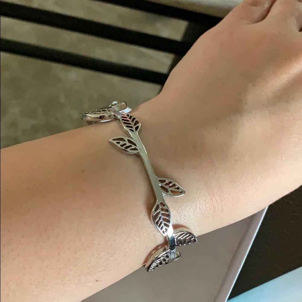 Brand new silver leaf motif cuff bracelet